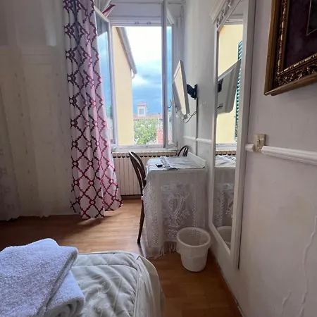 Casa Maya Souvenir Hotel *